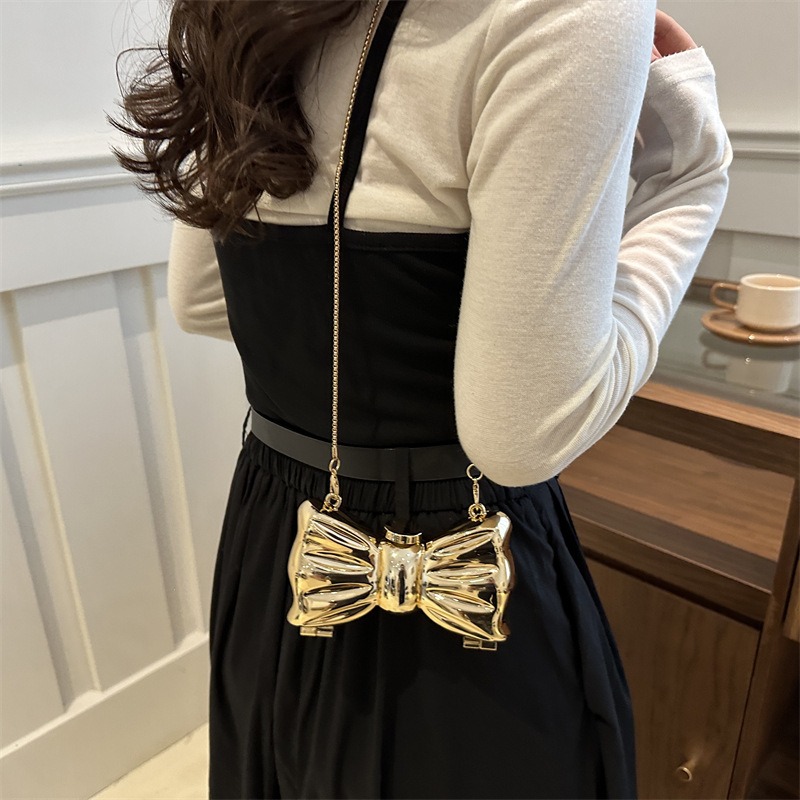 Mini pochette rigide en métal  - Wedding Vendor avis et prix